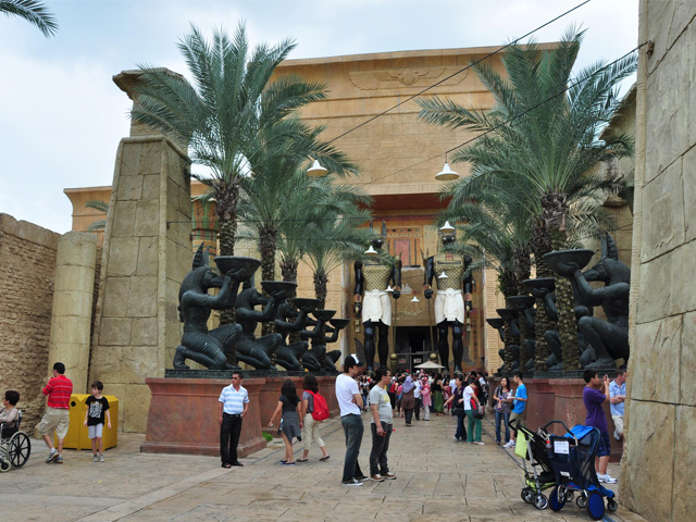 Statues and palm trees