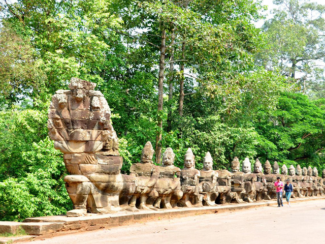 Devas and Asuras, Angkor Thom