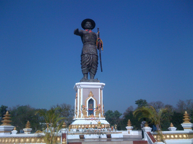 Chao Anouvong statue