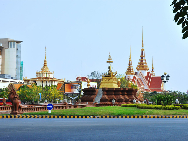 Choun Nath Monk statue