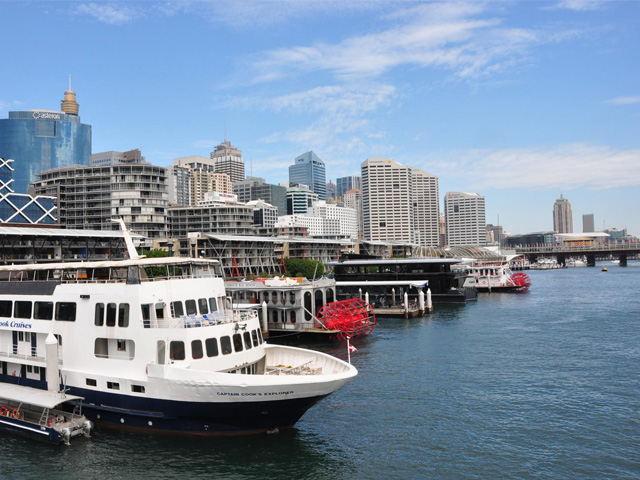 Cruise boat