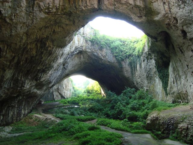 Devetashka cave