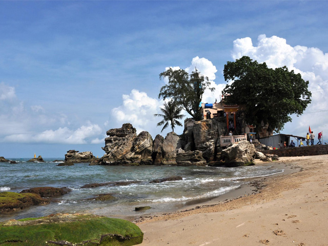 Sideview, Dinh Cau Temple