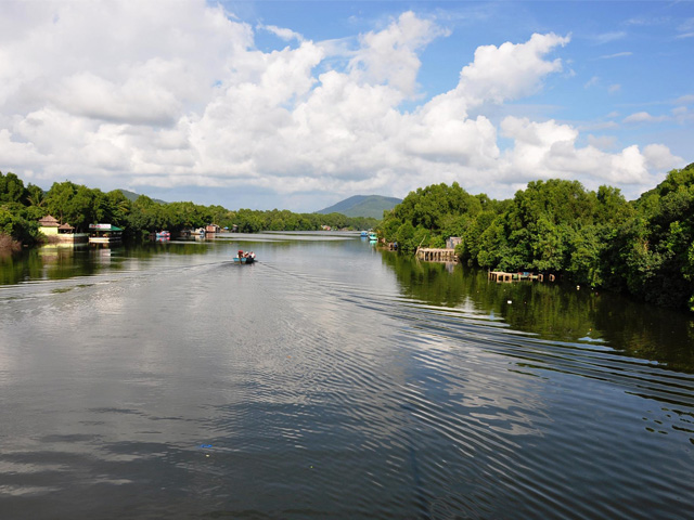 Duong Dong river