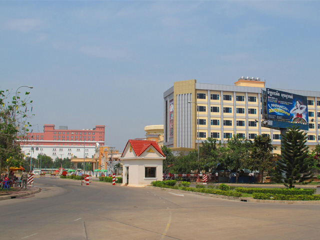 Gate, Bavet border