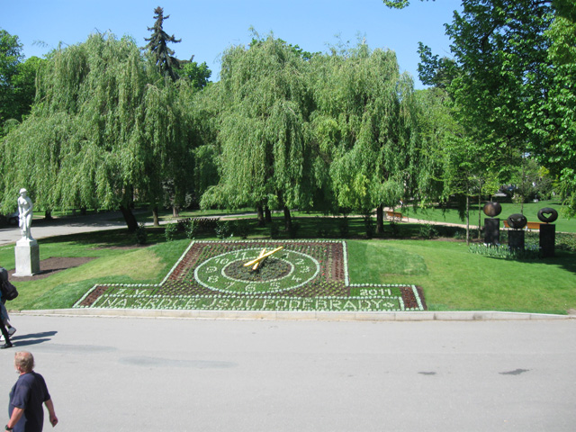 Floral clock