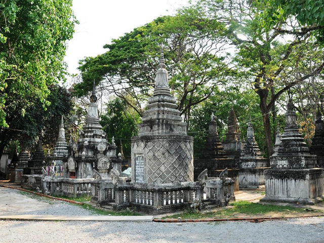 Stupas, Wat Angkor