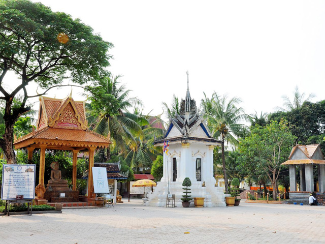 Memorial stupa