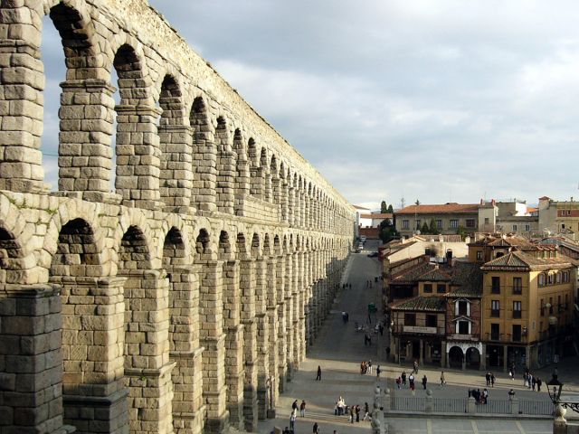 Aqueduct bridge