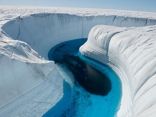 Ice canyon