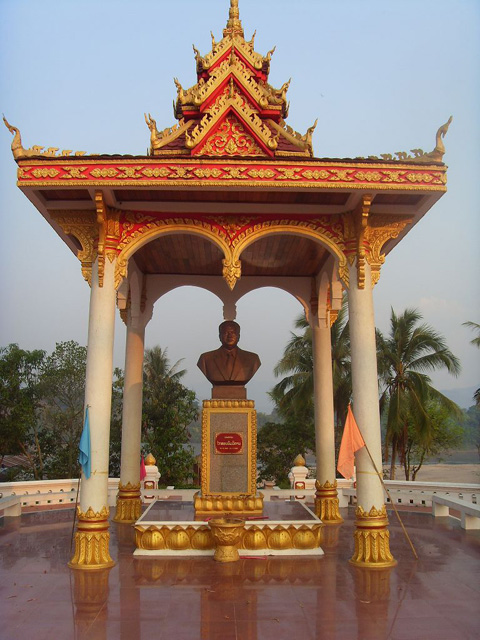 Kaisone Phomvihane Monument