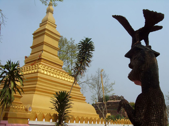 That Phum Phuk Stupa