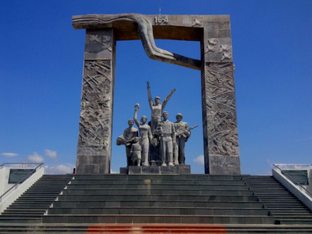 16 April Park Monument