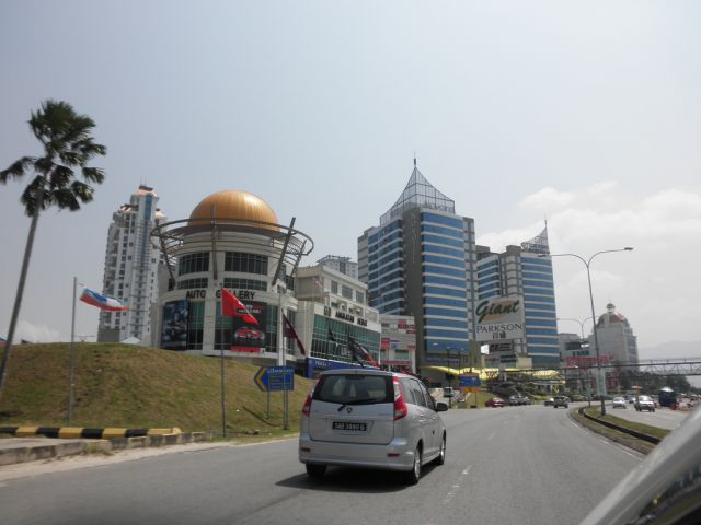 1Borneo Hypermall