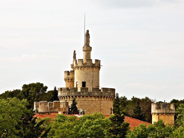 Tour à crèneaux