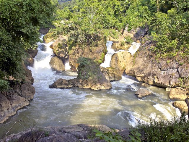 Dau Dang Waterfall