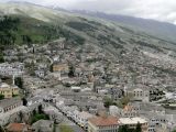 La ville de Gjirokastër vue depuis le château de Gjirokastër