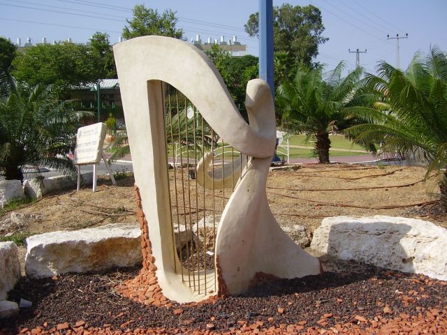 Harp sculpture