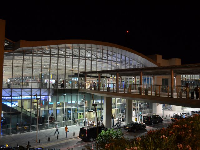 Aéroport international de Larnaca