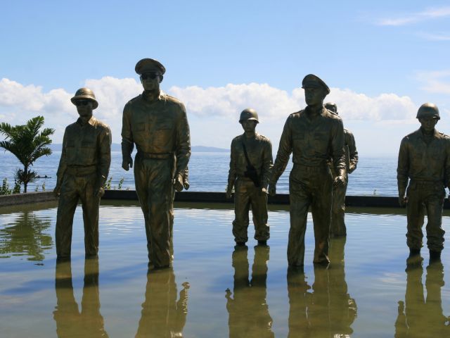 Memorial to MacArthur