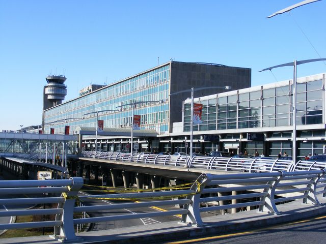 Aéroport international Pierre-Elliott-Trudeau de Montréal