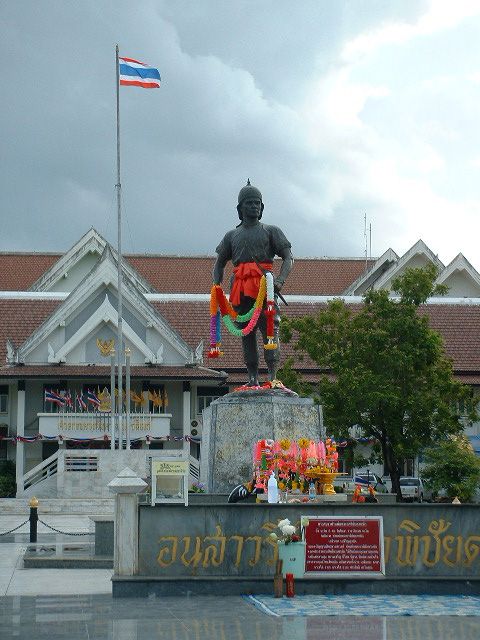 Phraya Phichai Dap Hak Monument