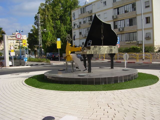 Pianist Square