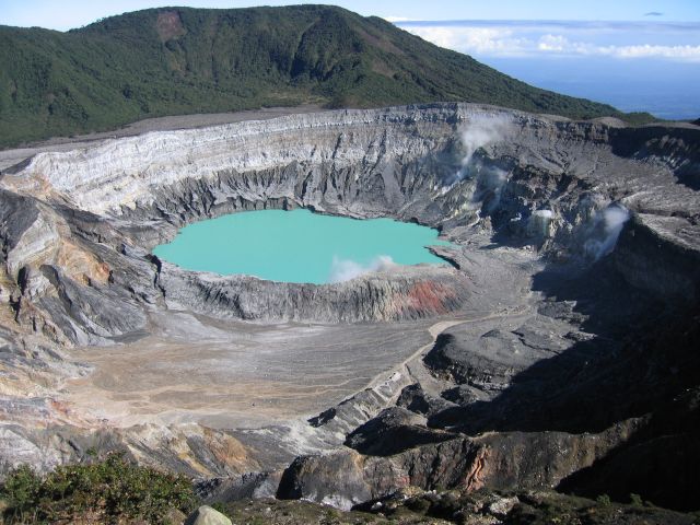 Poas crater