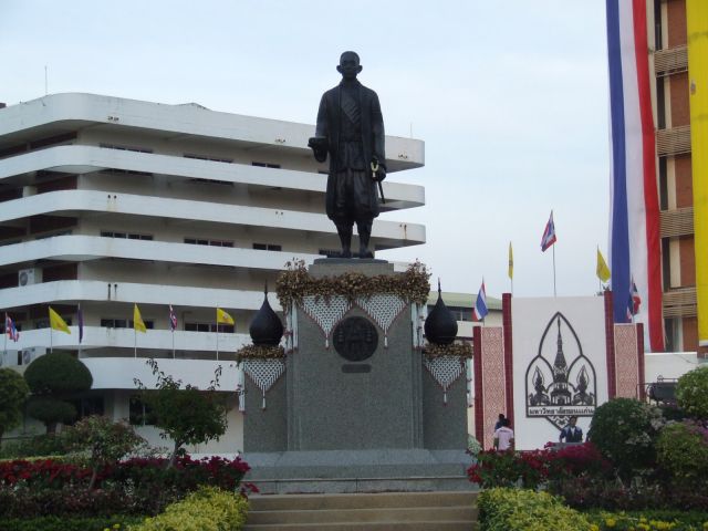 Rama IV Monument