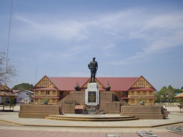 Rama V Statue