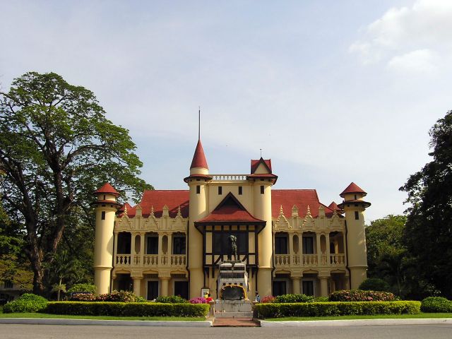 Palais de Sanam Chan