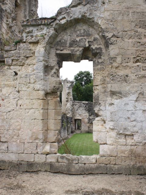 Murs de l'abbaye de Vauclair