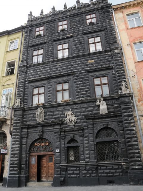 Black House