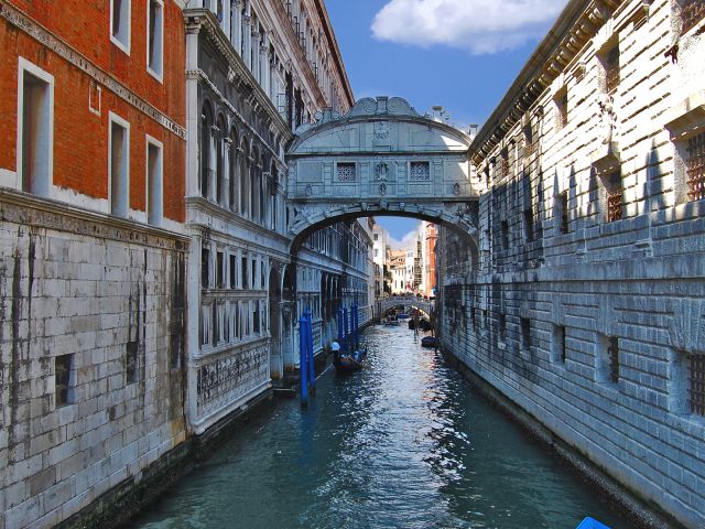 Pont des Soupirs au-dessus du Rio de Palazzo