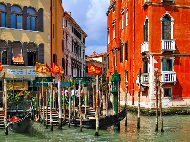 Bâtiments le long du Grand Canal
