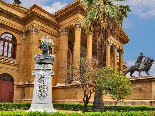 Buste de Giuseppe Verdi au Teatro Massimo, Palerme