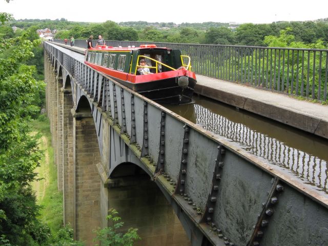 Traversée du pont-canal