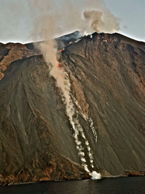 Coulée de lave vers la mer, Stromboli