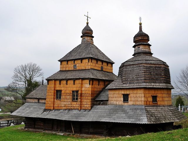 Église orthodoxe en bois du Saint Esprit