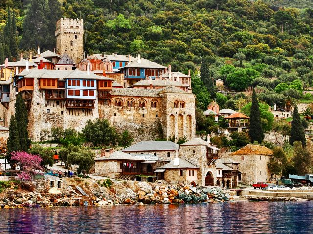 Monastère de Docheiariou vue depuis la mer