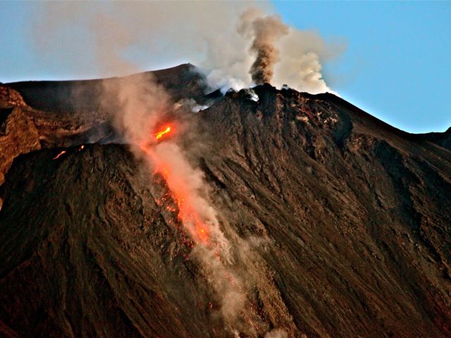 Lave en fusion, eruption du Stromboli