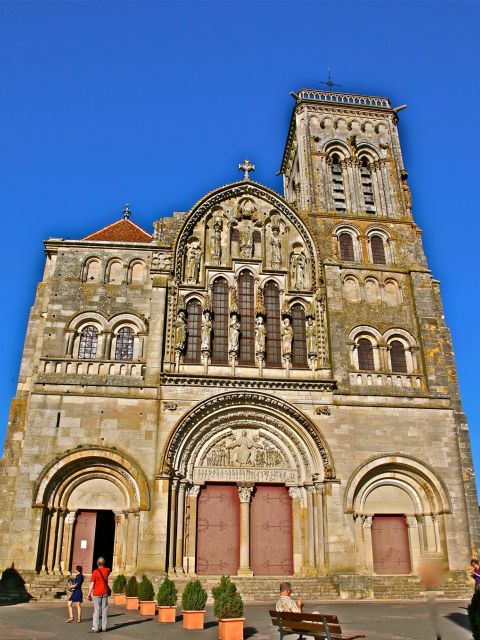 Façade de la basilique Sainte-Marie-Madeleine de Vézelay