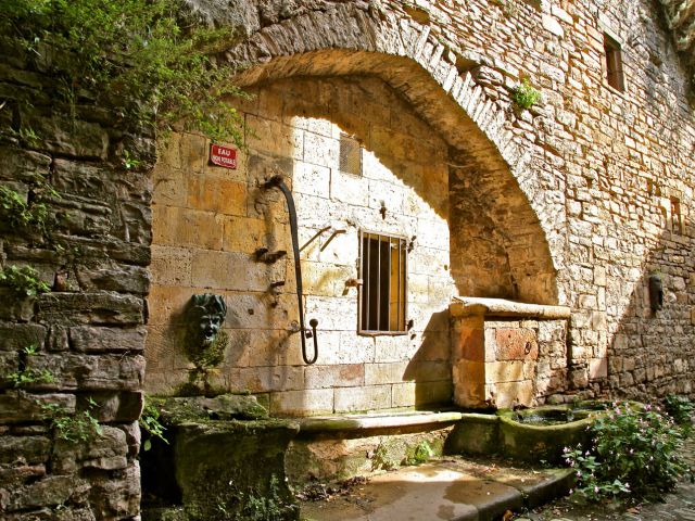 Fontaine de la rue Chaude