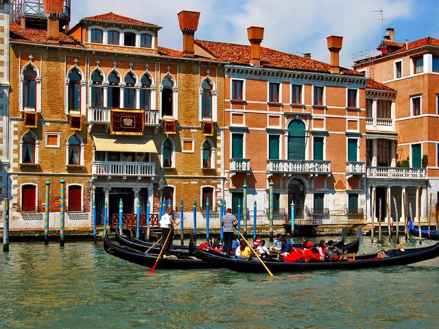 Gondoles sur le Grand Canal