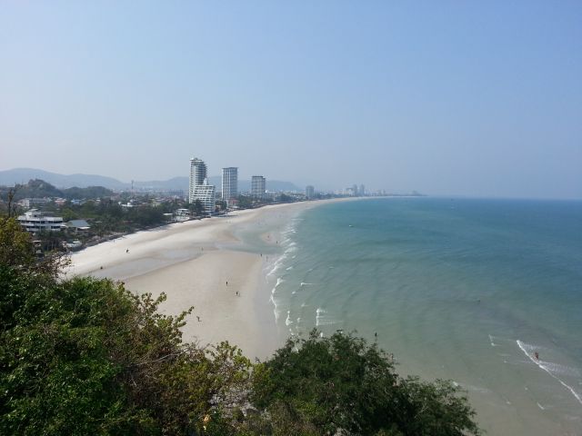 Plage de Hua Hin depuis la colline Takiap