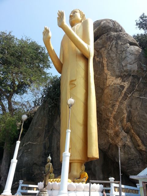 Bouddha debout du temple Khao Takiab