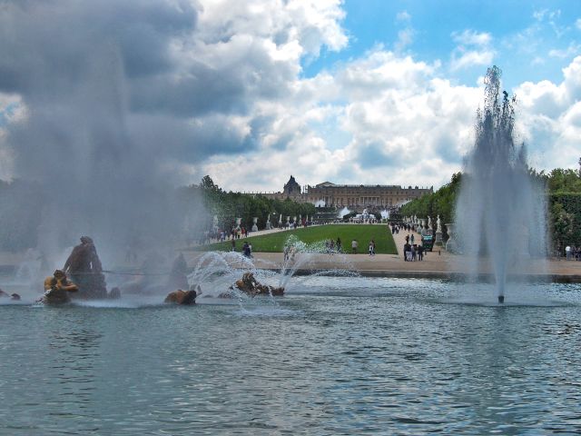 Château de Versailles depuis le bassin de Neptune