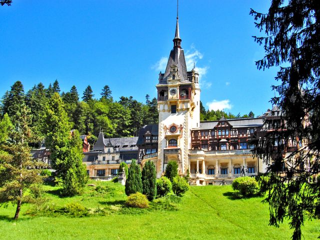Château de Peleș en été