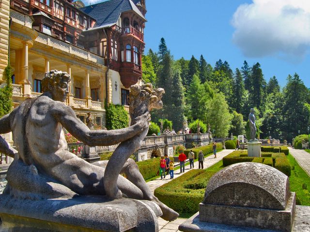Statues du château de Peleș