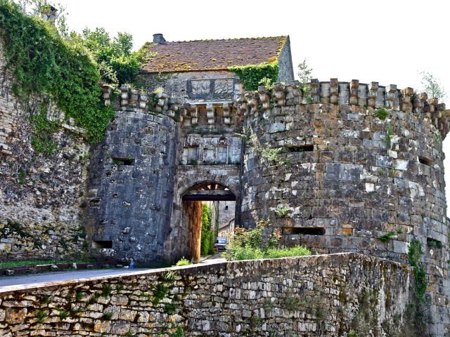 Porte d'entrée dans Vézelay